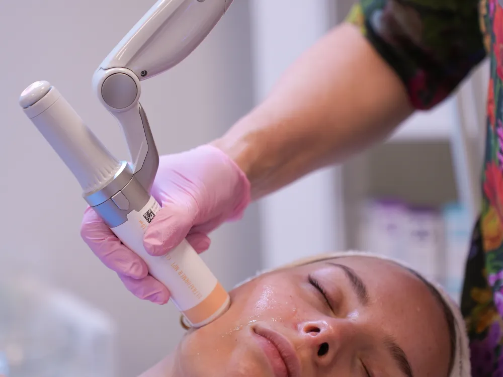 Huid verstrakken gezicht